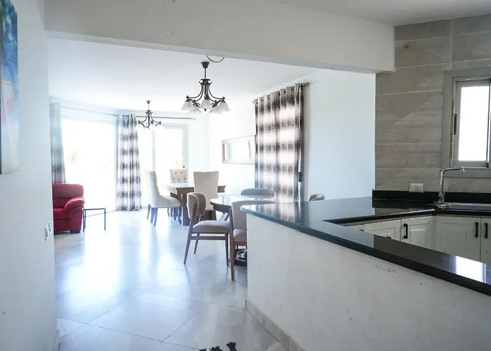 Apartment Spacious 4br Einbay Overlooking & Golf