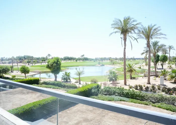 Spacious 4br Einbay Overlooking & Golf Apartment *