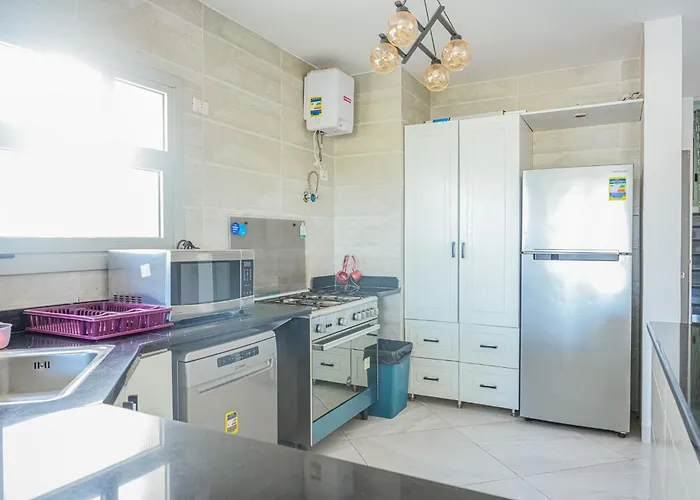 Spacious 4br Einbay Overlooking & Golf *