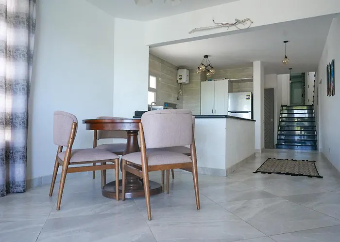 Apartment Spacious 4br Einbay Overlooking & Golf *