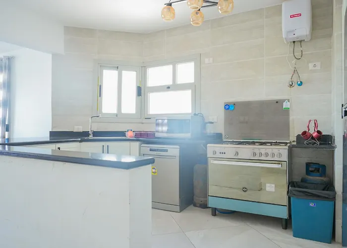 Apartment Spacious 4br Einbay Overlooking & Golf *