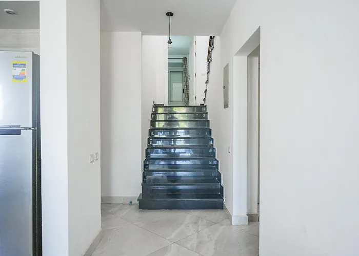 Spacious 4br Einbay Overlooking & Golf *