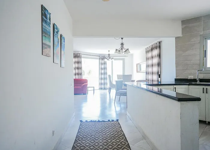 Spacious 4br Einbay Overlooking & Golf *