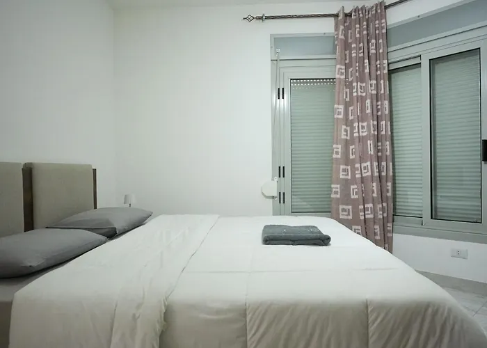 Spacious 4br Einbay Overlooking & Golf