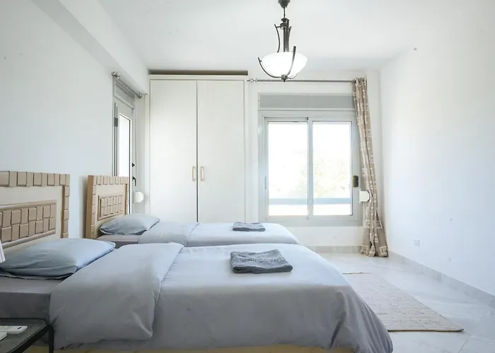Apartment Spacious 4br Einbay Overlooking & Golf *