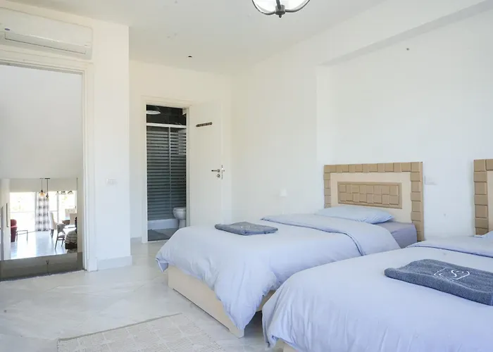 Spacious 4br Einbay Overlooking & Golf Apartment *