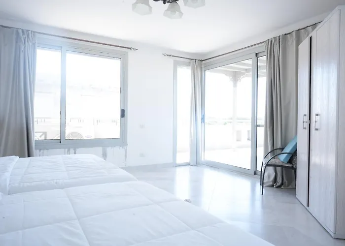 Spacious 4br Einbay Overlooking & Golf