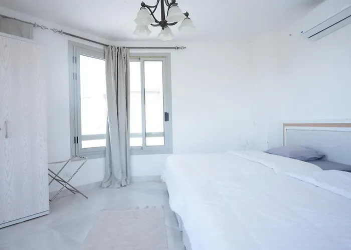Spacious 4br Einbay Overlooking & Golf *