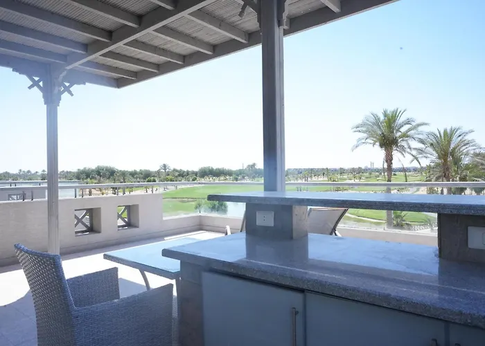 Spacious 4br Einbay Overlooking & Golf Apartment *